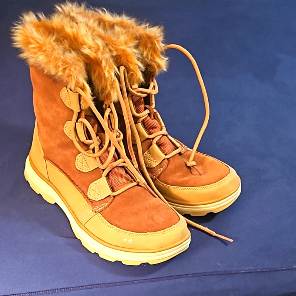 Women's Tan Fur-Lined Winter Boots